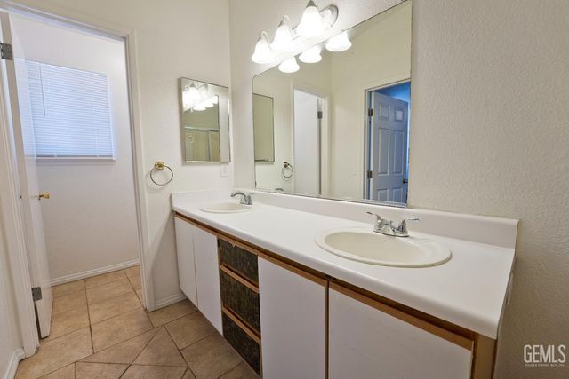 6513 Pine View Drive, Bakersfield, CA 93307