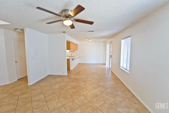 6513 Pine View Drive, Bakersfield, CA 93307