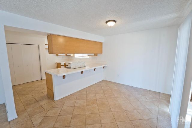6513 Pine View Drive, Bakersfield, CA 93307