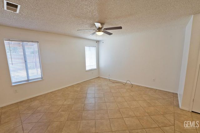 6513 Pine View Drive, Bakersfield, CA 93307