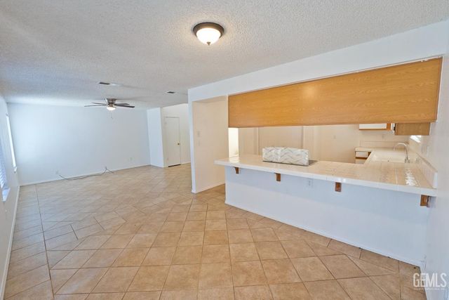 6513 Pine View Drive, Bakersfield, CA 93307