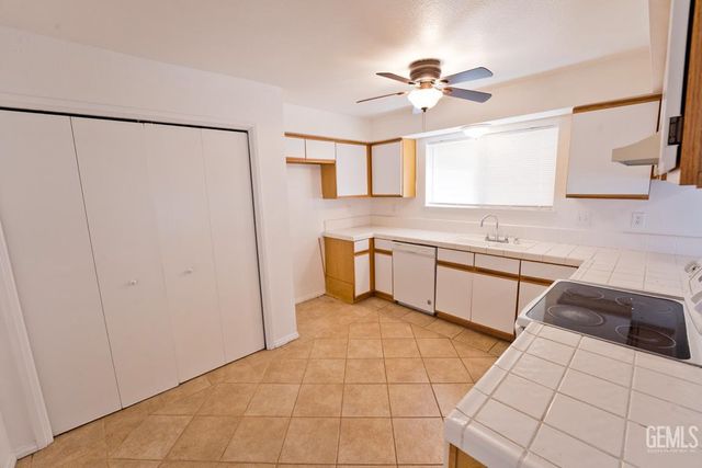 6513 Pine View Drive, Bakersfield, CA 93307