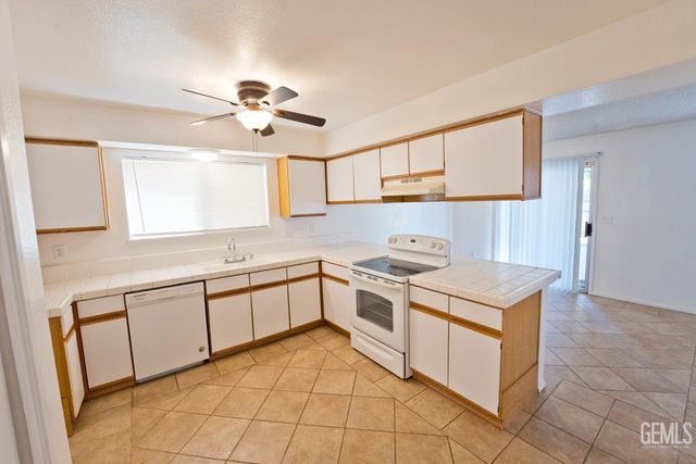 6513 Pine View Drive, Bakersfield, CA 93307