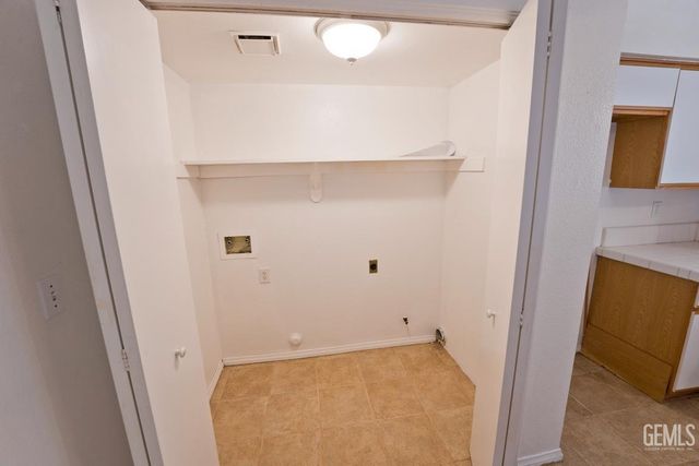 6513 Pine View Drive, Bakersfield, CA 93307