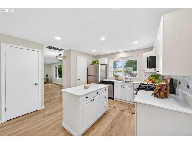 3360 Nw 178TH Ave, Portland, OR 97229