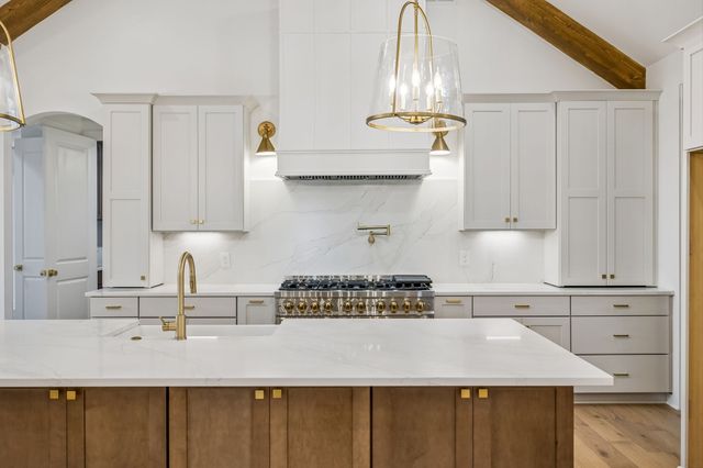 8678 Poplar Creek Rd, Nashville, TN 37221