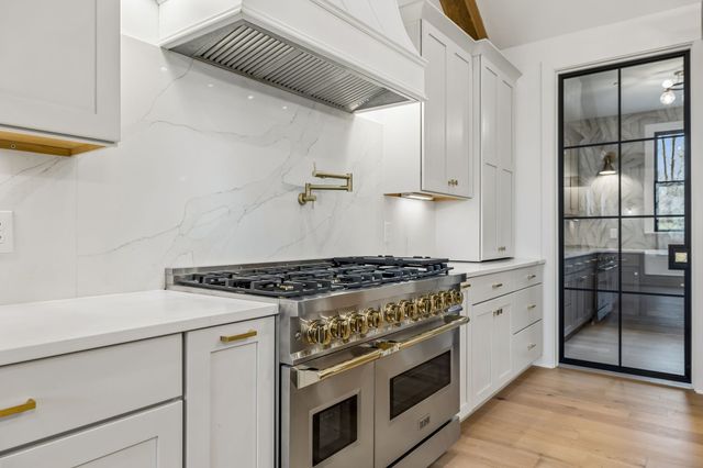 8678 Poplar Creek Rd, Nashville, TN 37221