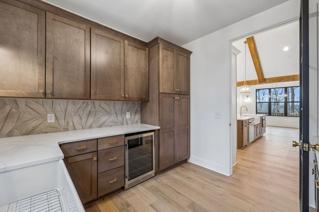 8678 Poplar Creek Rd, Nashville, TN 37221