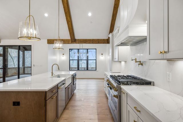 8678 Poplar Creek Rd, Nashville, TN 37221