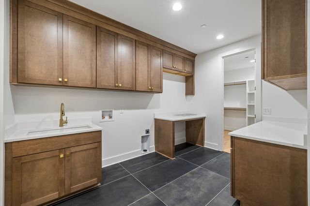 8678 Poplar Creek Rd, Nashville, TN 37221