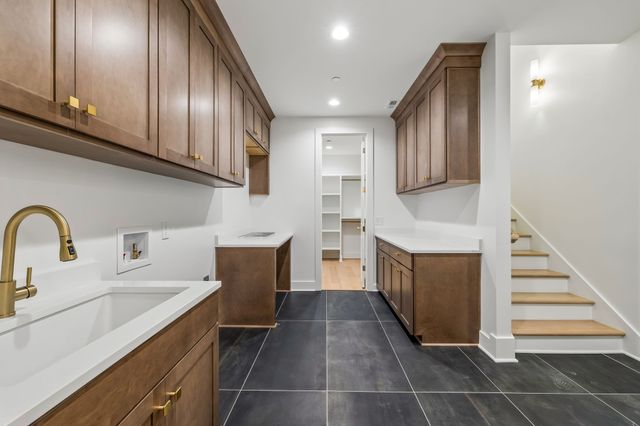 8678 Poplar Creek Rd, Nashville, TN 37221