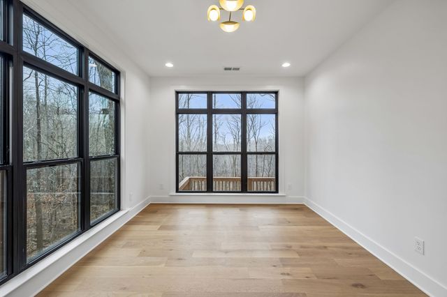 8678 Poplar Creek Rd, Nashville, TN 37221