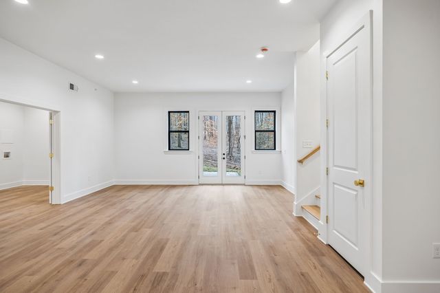 8678 Poplar Creek Rd, Nashville, TN 37221