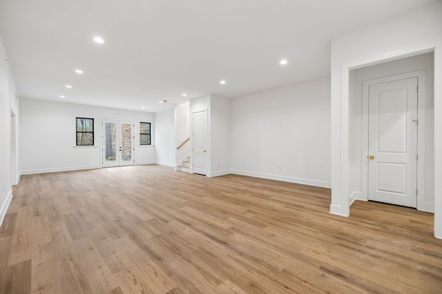 8678 Poplar Creek Rd, Nashville, TN 37221