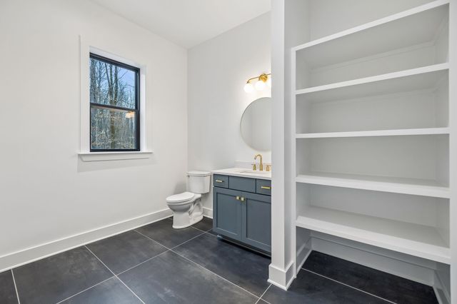 8678 Poplar Creek Rd, Nashville, TN 37221