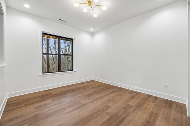 8678 Poplar Creek Rd, Nashville, TN 37221