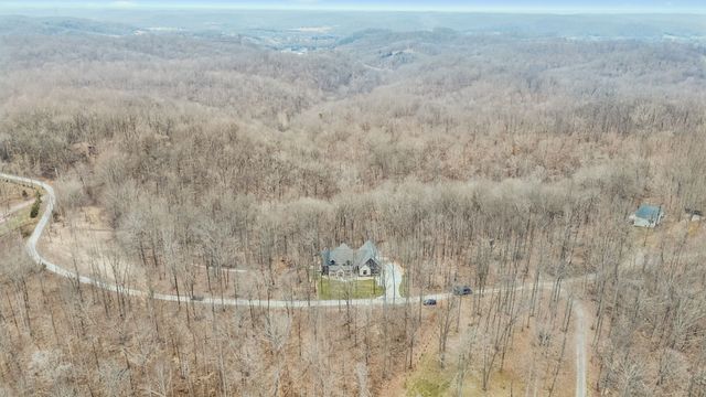 8678 Poplar Creek Rd, Nashville, TN 37221