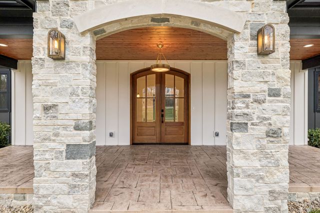 8678 Poplar Creek Rd, Nashville, TN 37221