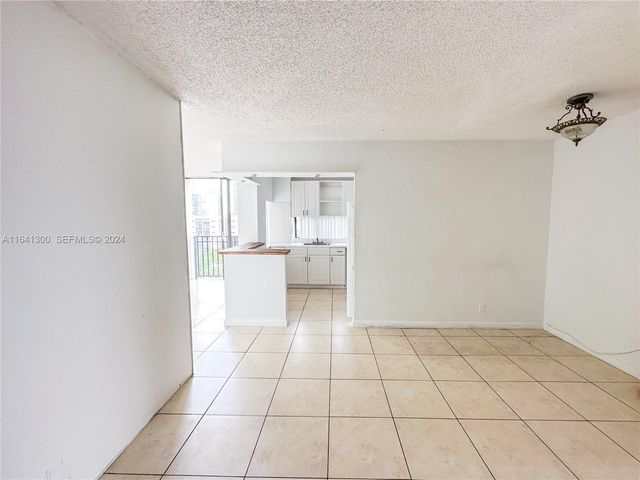 17021 N Bay Road 915, Sunny Isles Beach, FL 33160