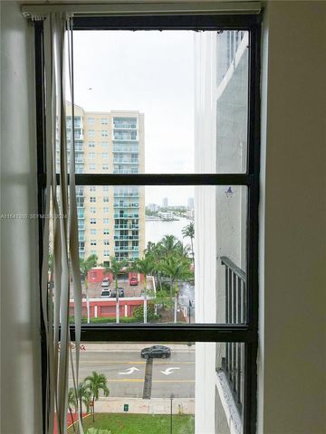 17021 N Bay Road 915, Sunny Isles Beach, FL 33160