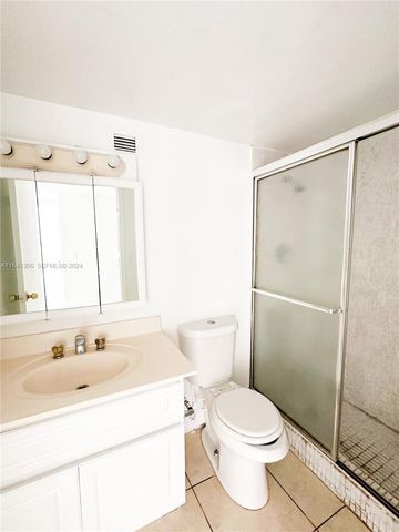 17021 N Bay Road 915, Sunny Isles Beach, FL 33160