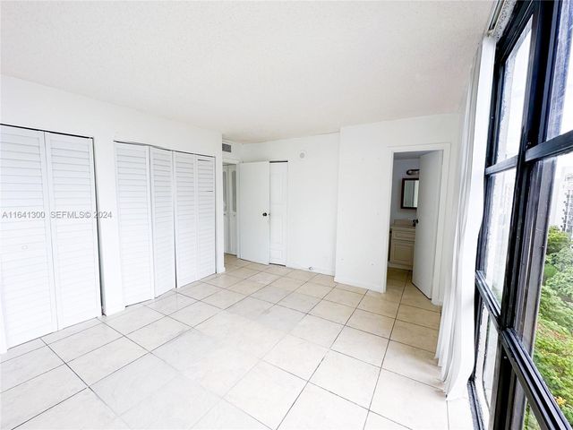 17021 N Bay Road 915, Sunny Isles Beach, FL 33160