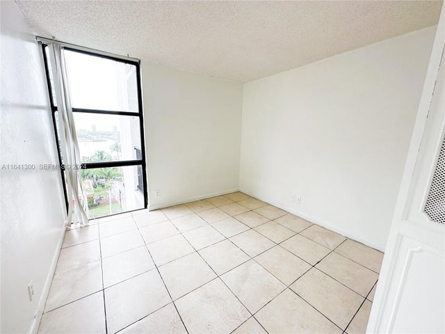 17021 N Bay Road 915, Sunny Isles Beach, FL 33160