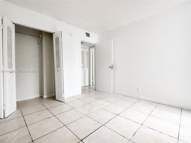 17021 N Bay Road 915, Sunny Isles Beach, FL 33160