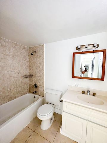 17021 N Bay Road 915, Sunny Isles Beach, FL 33160