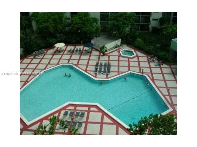 17021 N Bay Road 915, Sunny Isles Beach, FL 33160