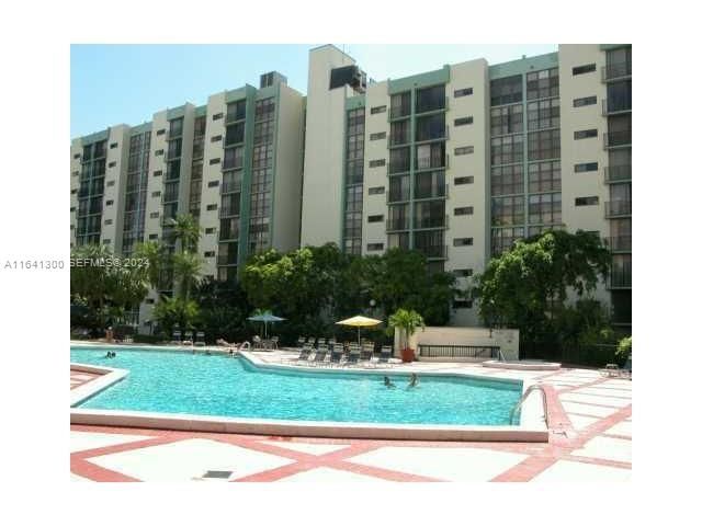 17021 N Bay Road 915, Sunny Isles Beach, FL 33160