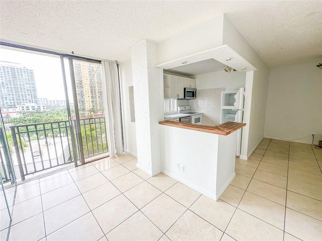 17021 N Bay Road 915, Sunny Isles Beach, FL 33160