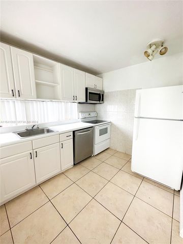 17021 N Bay Road 915, Sunny Isles Beach, FL 33160