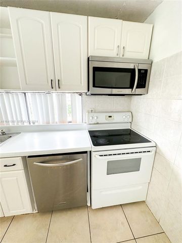 17021 N Bay Road 915, Sunny Isles Beach, FL 33160