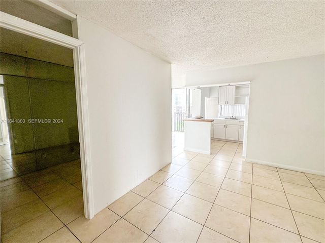 17021 N Bay Road 915, Sunny Isles Beach, FL 33160