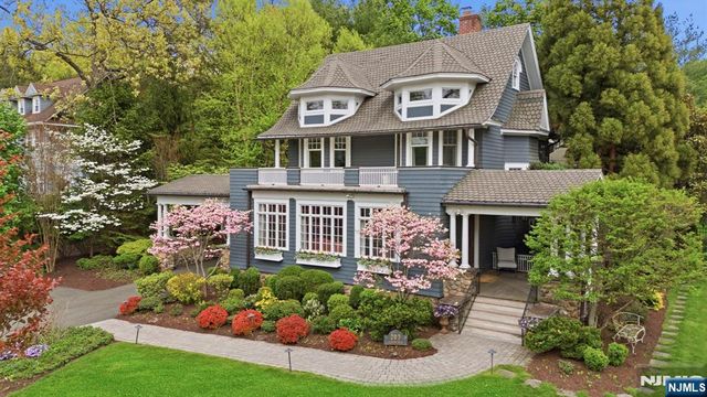 203 Heights Road, Ridgewood, NJ 07450