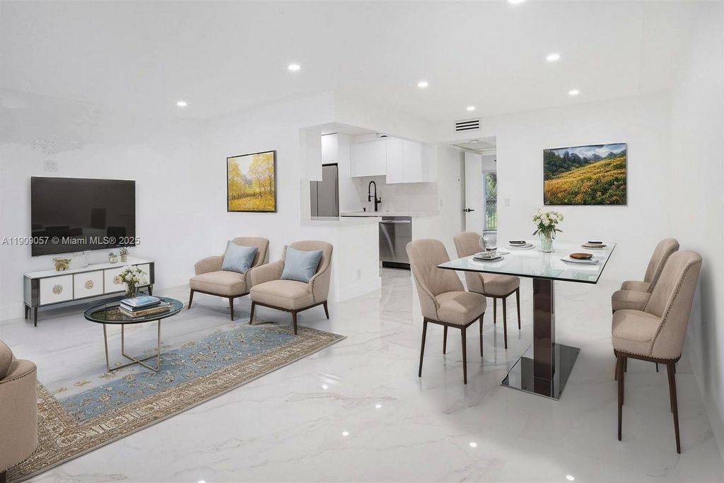 13250 SW 7th Ct 204L, Pembroke Pines, FL 33027