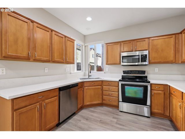 1649 Sw MIRANDA Pl, Troutdale, OR 97060