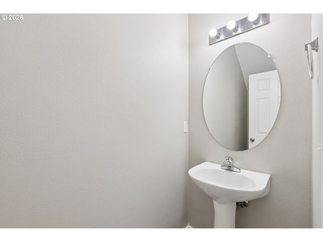 1649 Sw MIRANDA Pl, Troutdale, OR 97060