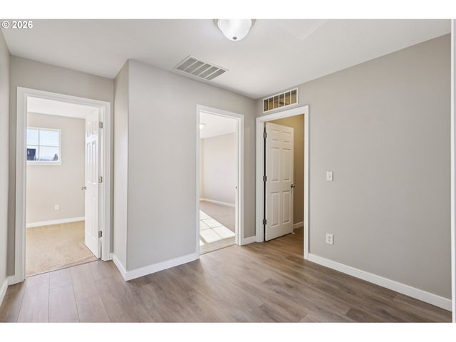 1649 Sw MIRANDA Pl, Troutdale, OR 97060