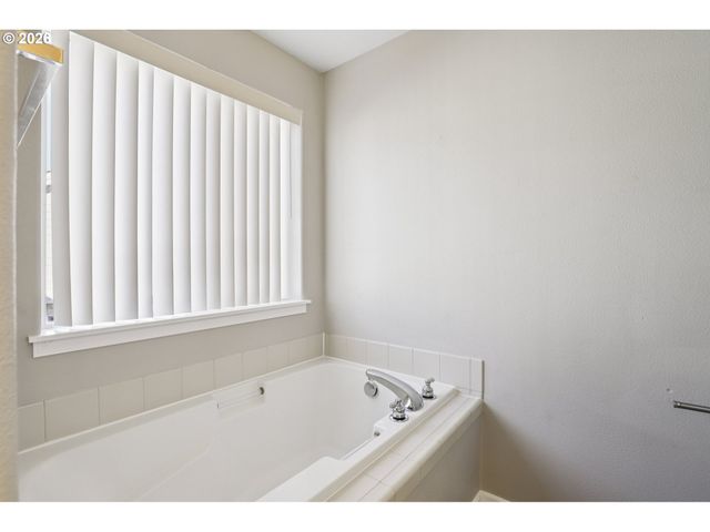 1649 Sw MIRANDA Pl, Troutdale, OR 97060