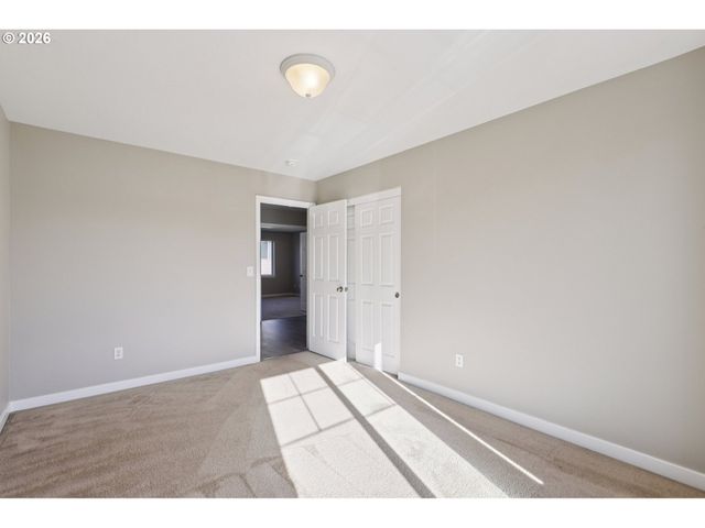 1649 Sw MIRANDA Pl, Troutdale, OR 97060