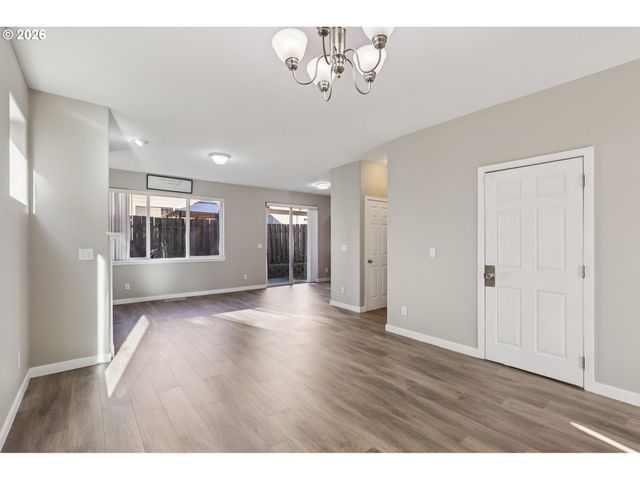 1649 Sw MIRANDA Pl, Troutdale, OR 97060