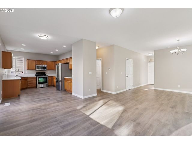 1649 Sw MIRANDA Pl, Troutdale, OR 97060