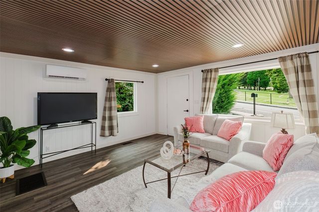 2122 15th Street, Bremerton, WA 98312