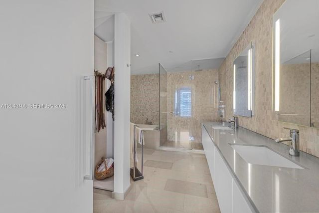 68 SE 6th Street 1710, Miami, FL 33131
