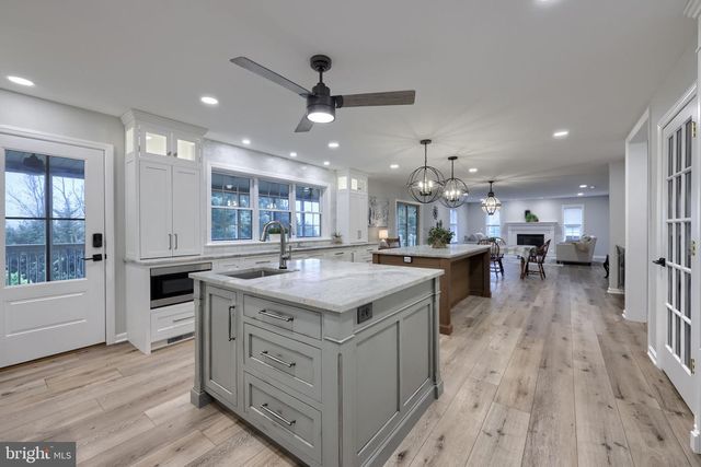 1400 MENTZER RD, Lancaster, PA 17602