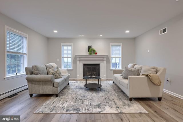1400 MENTZER RD, Lancaster, PA 17602