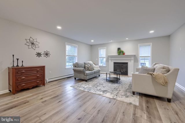 1400 MENTZER RD, Lancaster, PA 17602