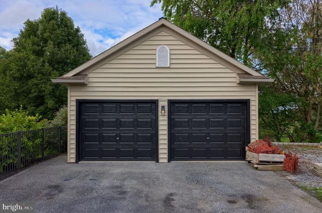 1400 MENTZER RD, Lancaster, PA 17602